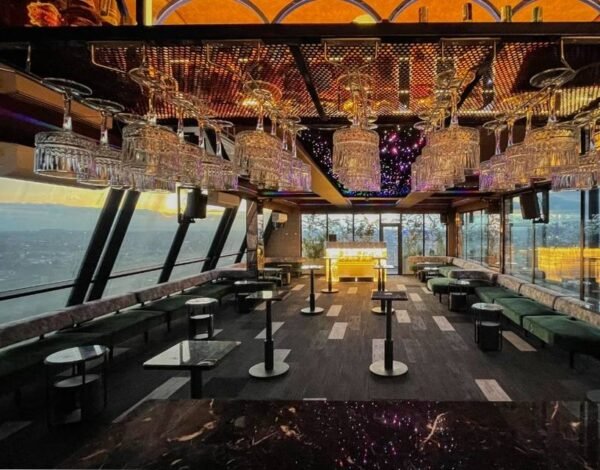 Lugares para eventos Categoria anuncio Saint Tropez Club